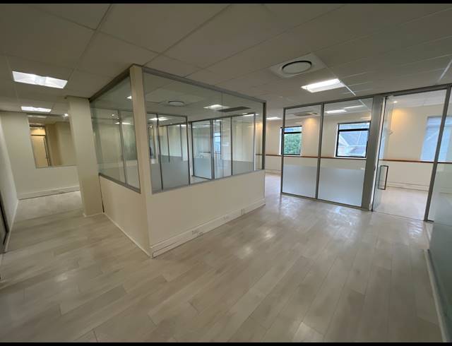 415.30M² OFFICE TO LET IN NEWLANDS